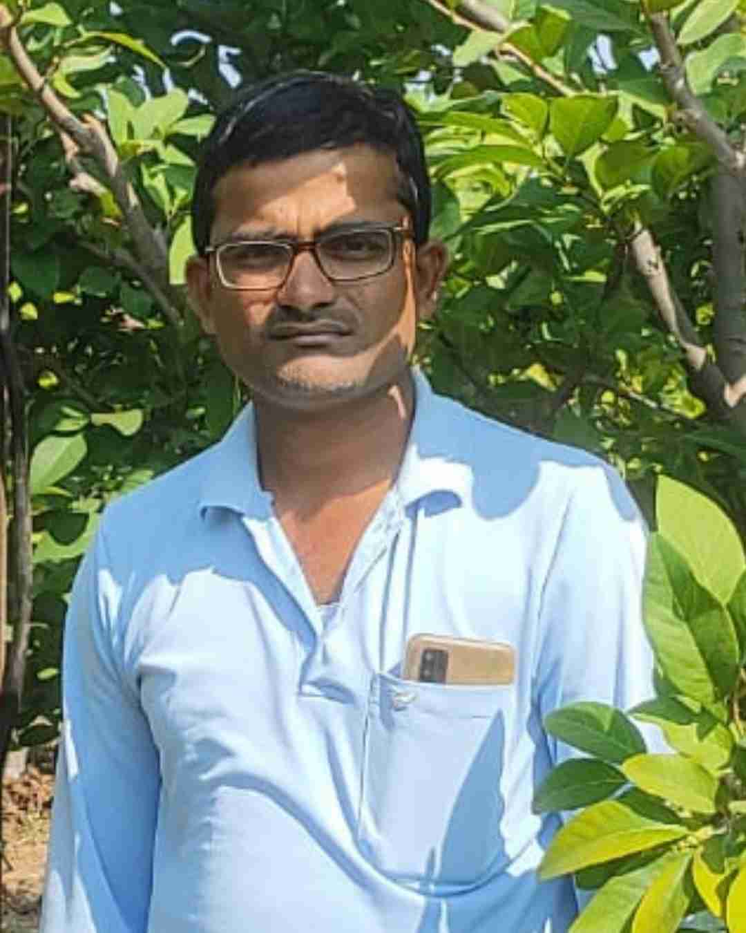 Portrait of Fyllo customer farmer showing crop yield success
